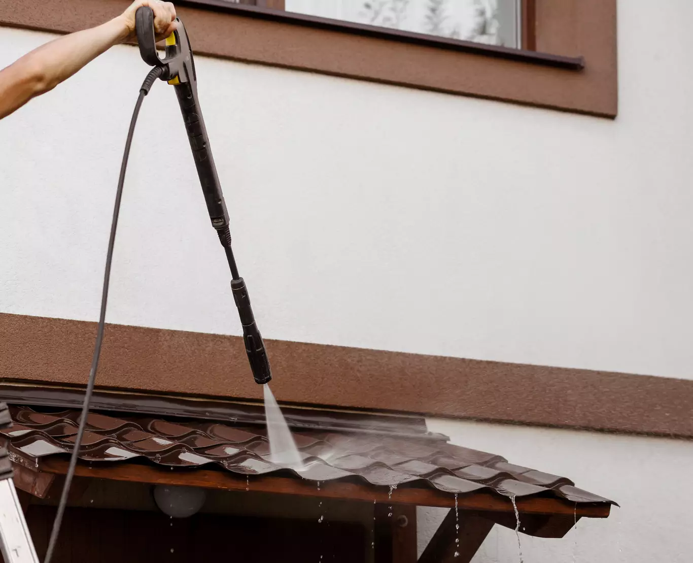 Nettoyage de toiture professionnel à Bayonne
